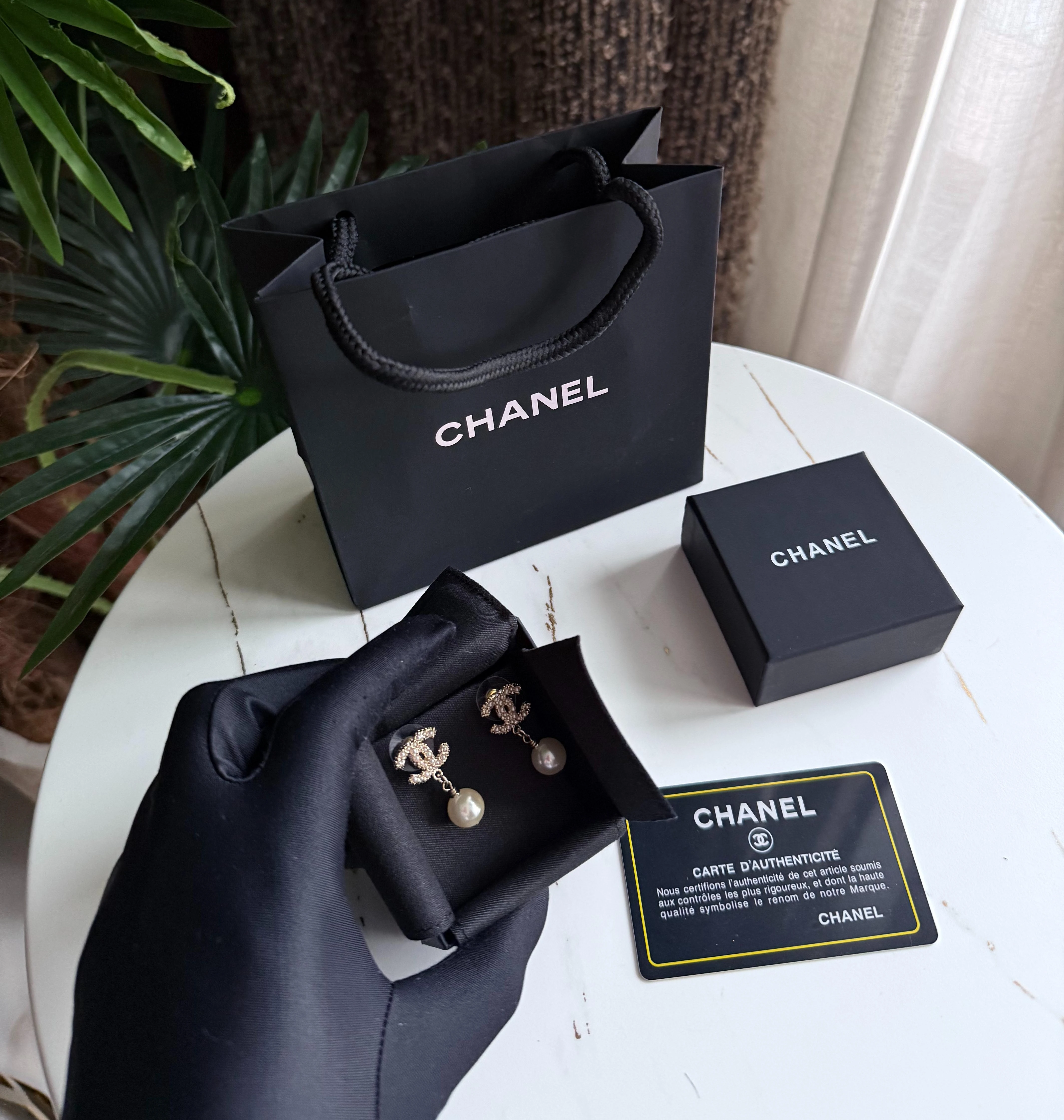 CHANEL Женские серьги и Колье из латуни с жемчугом CHANEL Женские серьги и Колье из латуни с жемчугом