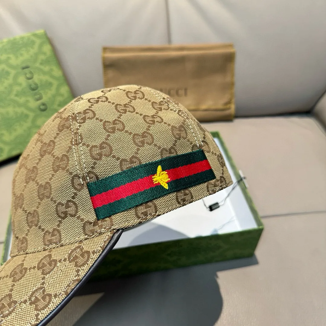 GUCCI Кепка GG с принтом