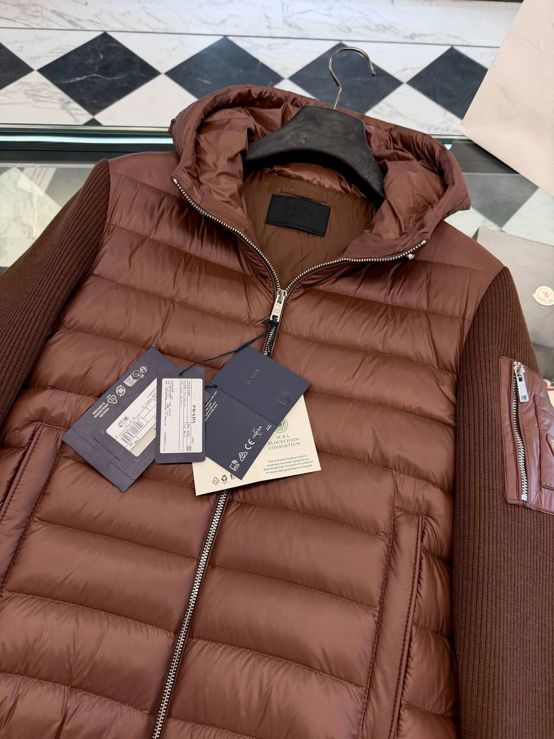 PRADA Мужская ветровка на пуховом наполнителе PRADA Мужская ветровка на пуховом наполнителе