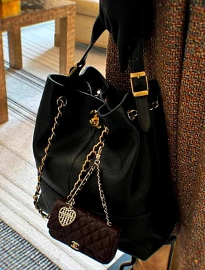 CHANEL Женская сумка Hobo 25 a из натуральной кожи