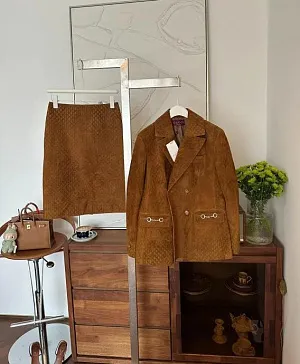 GUCCI Женский костюм из замши