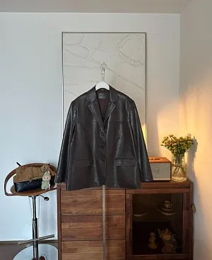 PRADA Женский кожаный жакет темно-коричневый