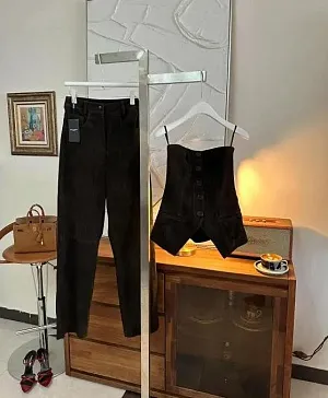 SAINT LAURENT Женский костюм из замши коричневый с корсетом