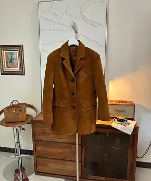 PRADA Женский жакет из замши карамельный