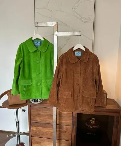 PRADA Женский жакет из козьей замши коричневый