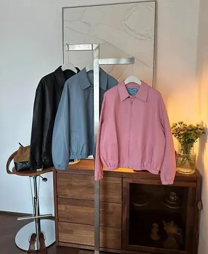 PRADA Женская кожаная куртка с классическим отложным воротником