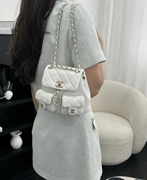 CHANEL Женский рюкзак 24A Duma Medium