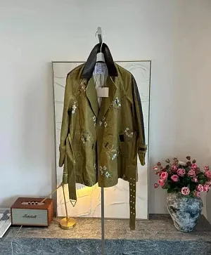 LOEWE Женская куртка с вышивкой