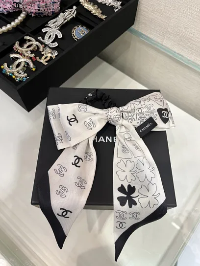 CHANEL Женская резинка для волос с принтом