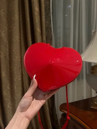 ALAIA Женская сумка Le Coeur из телячьей кожи