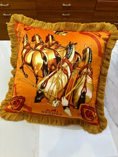HERMES Подушка из бархата оранжевая