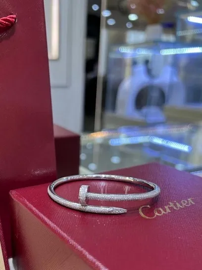 CARTIER Браслет Juste un Clou из белого золота с бриллиантами