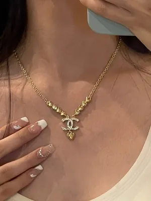 CHANEL Женское колье Love