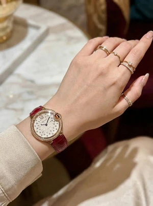 CARTIER Женские часы Ballon Bleu De Cartier 33 мм