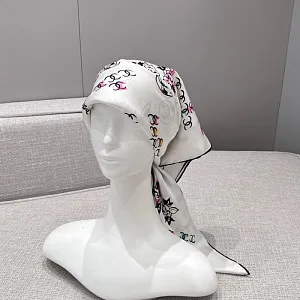 CHANEL Женский платок шёлк с двойной буквой C