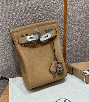 HERMES Женская сумка Hac a dos 28 см 0M/chai Togo