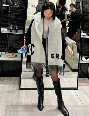 CHANEL Женские сапоги с цепочкой