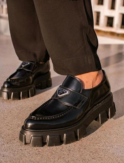 PRADA Женские лоферы на толстой подошве