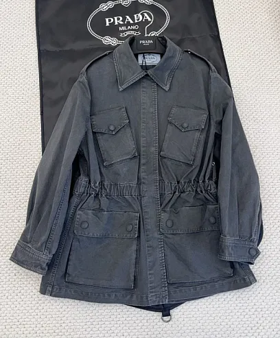 PRADA Женская куртка серая