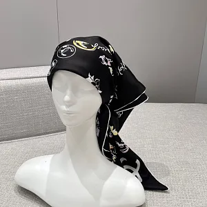 CHANEL Женский платок шёлк с абстракциями