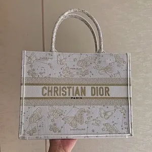 CHRISTIAN DIOR Женская сумка Dior Book Tote Butterfly в современных цветах