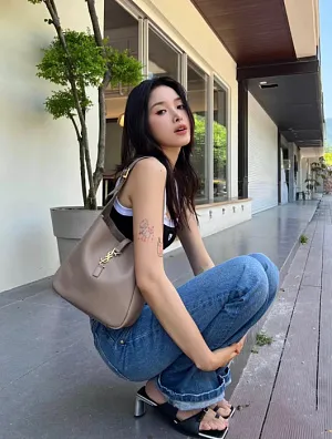 SAINT LAURENT Женская Сумка Hobo с фурнитурой из меди