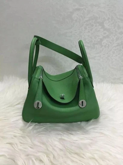 HERMES Женская сумка Lindy 19 см 1k/Bambou Clemence