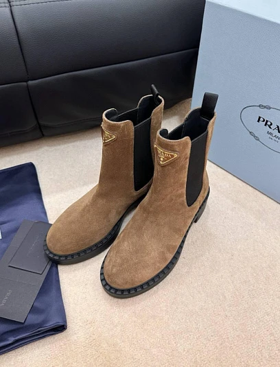PRADA Женские сапоги из телячьей кожи 