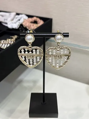 CHANEL Женские серьги в форме сердца с жемчугом