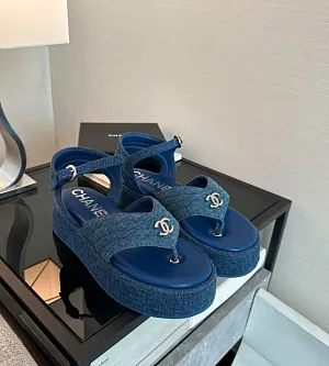 CHANEL Женские сандалии из денима