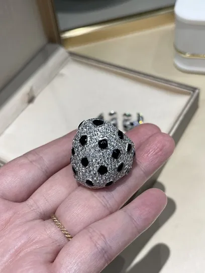 CARTIER Кольцо Panthère белое золото с бриллиантами и оникс