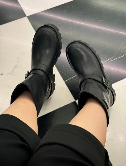 PRADA Женские сапоги из коровьей кожи