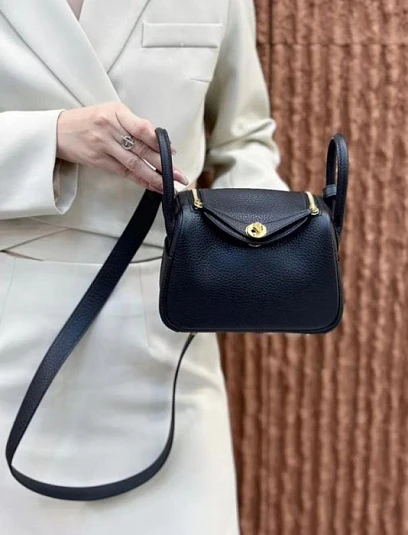HERMES Женская сумка Lindy 19 см 89/Noir Togo