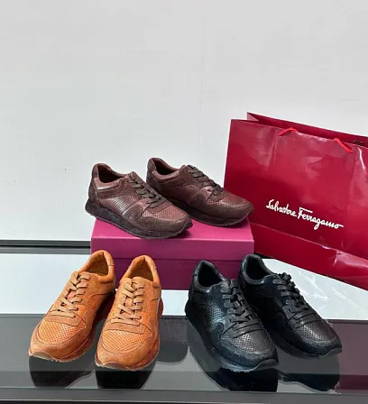 SALVATORE FERRAGAMO Мужские кроссовки конская кожа с перфорацией
