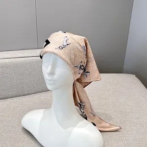 CHANEL Женский платок шелковистый 