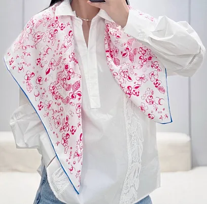 CHANEL Женский платок шёлк