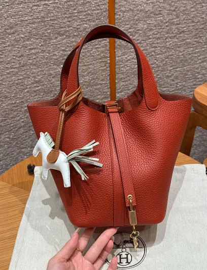 HERMES Женская сумка Picotin Lock 18 см 6C Clemence