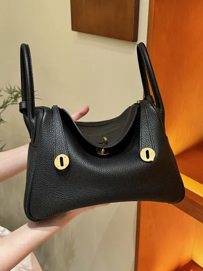 HERMES Женская сумка Lindy 30 см 89/Noir Clemence