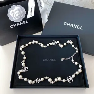 CHANEL Женское колье с жемчугом