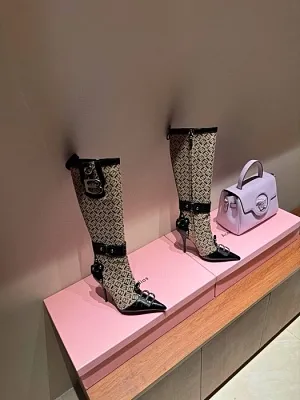 BALENCIAGA Женские сапоги из коровьей кожи на каблуке