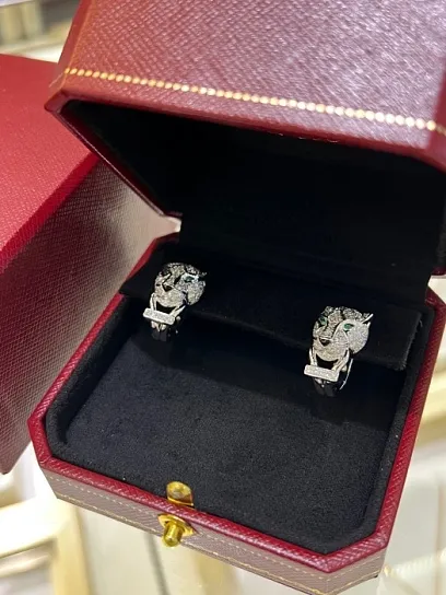 CARTIER Серьги Panthère из белого золота с изумрудом