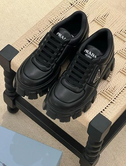 PRADA Женские ботинки на массивной подошве черные