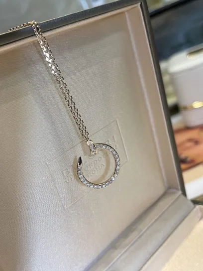 CARTIER Колье Juste un Clou из розового золота и бриллиантов