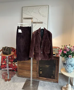 BALENCIAGA Женский костюм из замши