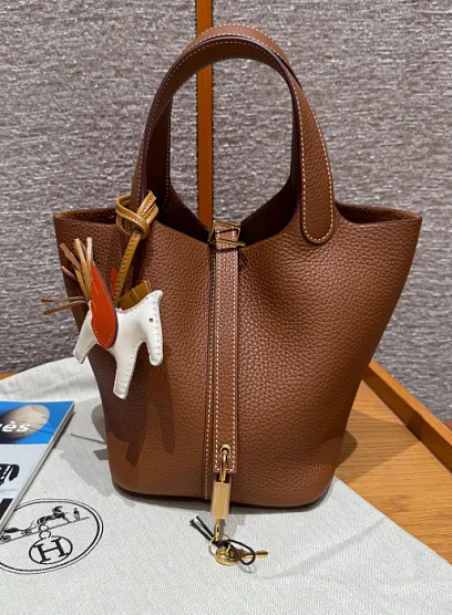 HERMES Женская сумка Picotin Lock 18 см 37/gold Clemence