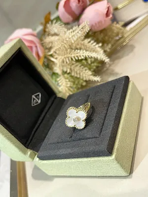 Van Cleef & Arpels Кольцо Alhambra желтое золото