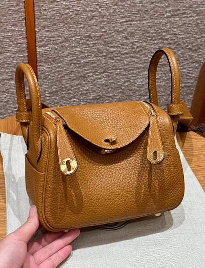 HERMES Женская сумка Lindy 19 см 2S Clemence