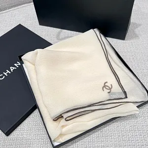 CHANEL Женский платок сделанный из шелка