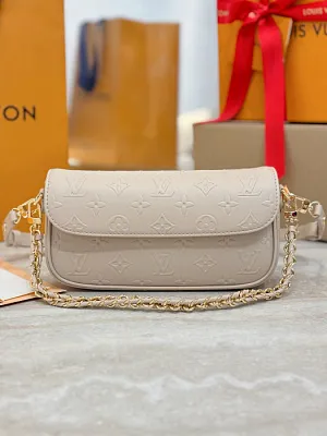 LOUIS VUITTON Женская сумка Wallet On Chain Ivy M14714