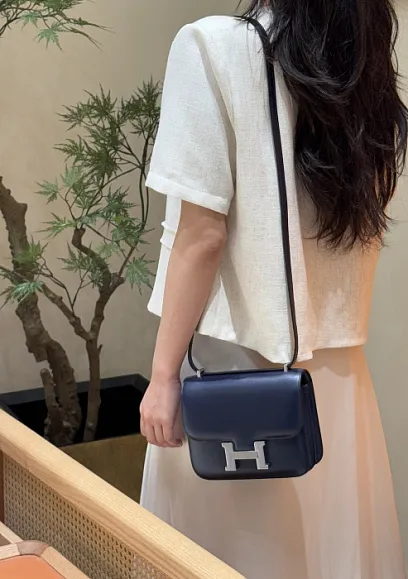HERMES Женская сумка Constance 19 см 73/Blue saphir Box
